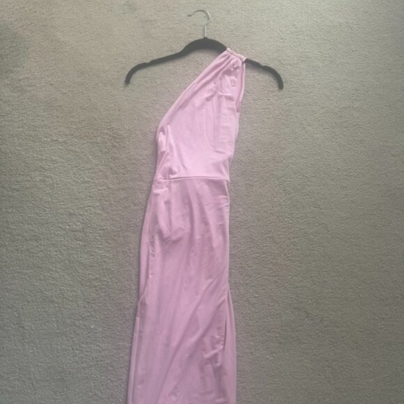 Fashion Nova Dress ("The Clip Midi Dress") 🩷 - Picture 3 of 4